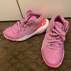 Girls basketball shoes